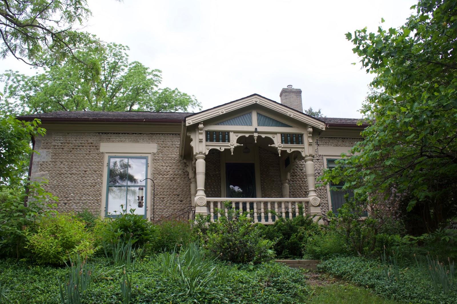 22 Church St Paris Ont